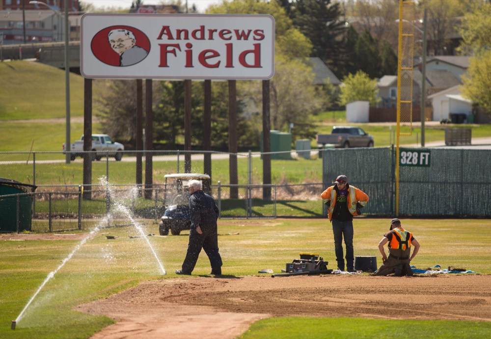 Chelsea Kemp/The Brandon Sun
Maintenance crews get to work on Friday, preparing Andrews Field for the Wheat City Whiskey Jacks Exhibition League baseball home opener on May 28.
