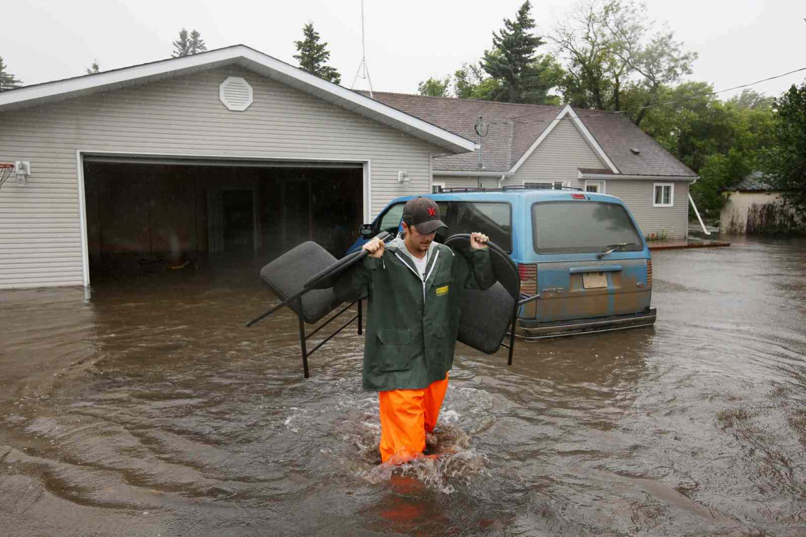 Cromer residents flee flooding – Brandon Sun