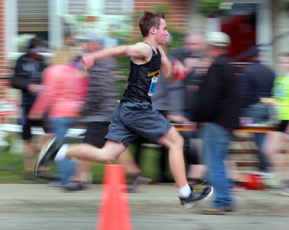 Colin Corneau / Brandon Sun
A runner participates in the 37th annual Koch-YMCA Spring Run on Sunday morning.