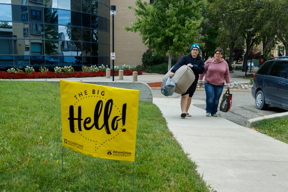 Daniel Vandermeulen and Vivki Vandermeulen arrive at the orientation day for new students at Brandon University on Tuesday. (Chelsea Kemp/The Brandon Sun)