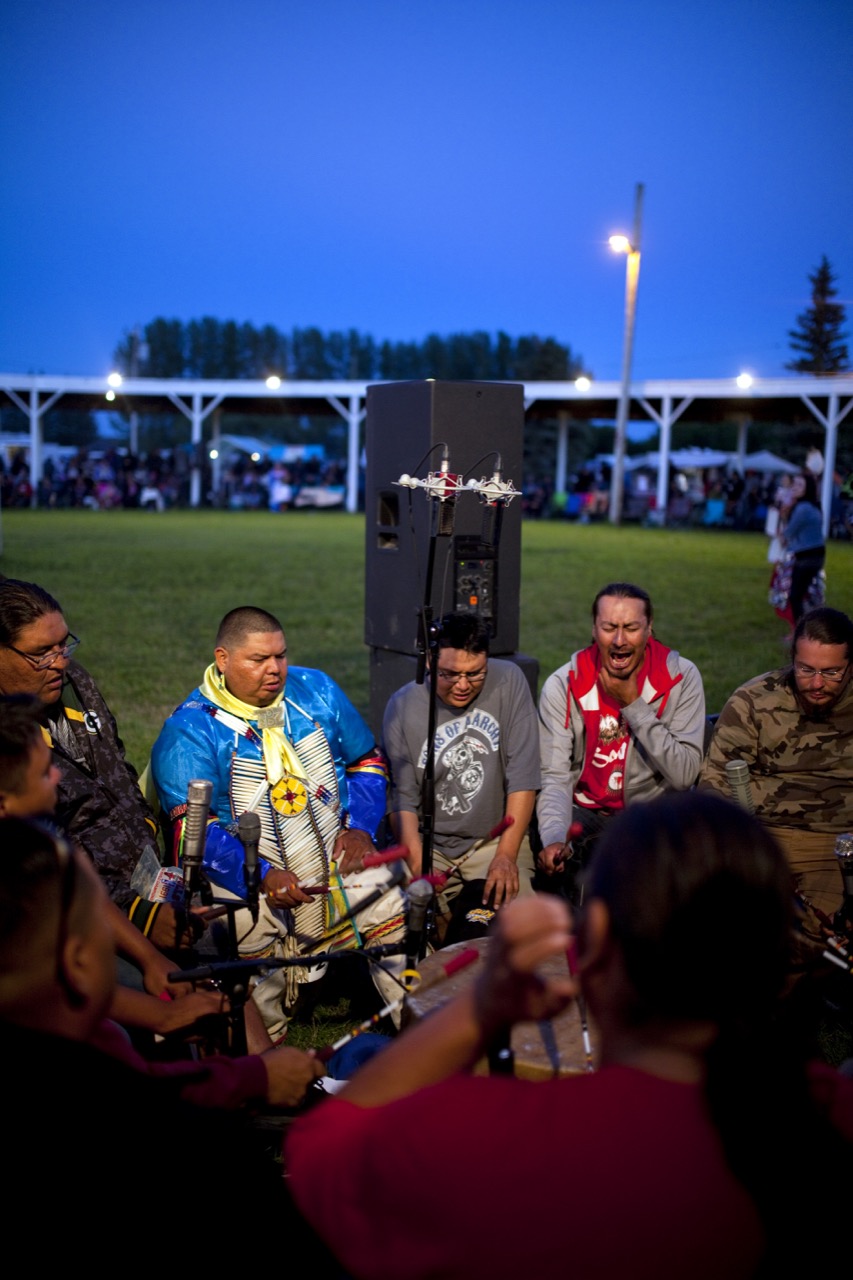 Tim Smith / Brandon Sun
Members of the Dakota Hotain singers perform at the 2016 Sioux Valley Dakota Nation Pow wow on Saturday evening.