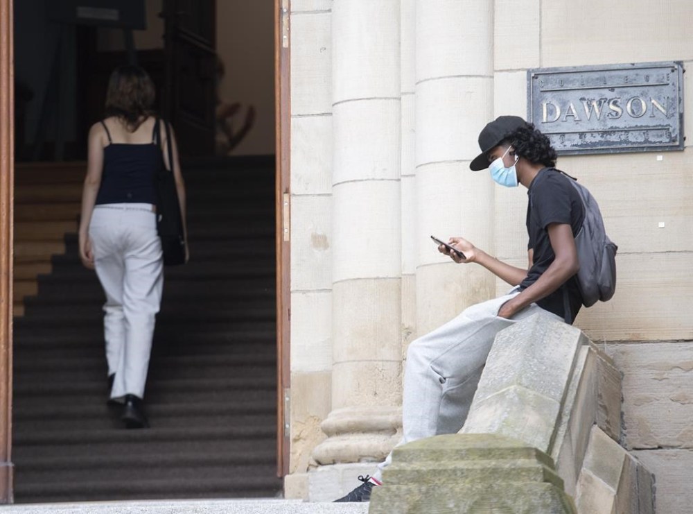 Students are shown at Dawson College in Montreal, Monday, Aug. 23, 2021, as they return to in-class learning. The head of a union representing Quebec junior college teachers says the COVID-19 pandemic appears to have negatively impacted students' basic study skills. THE CANADIAN PRESS/Graham Hughes