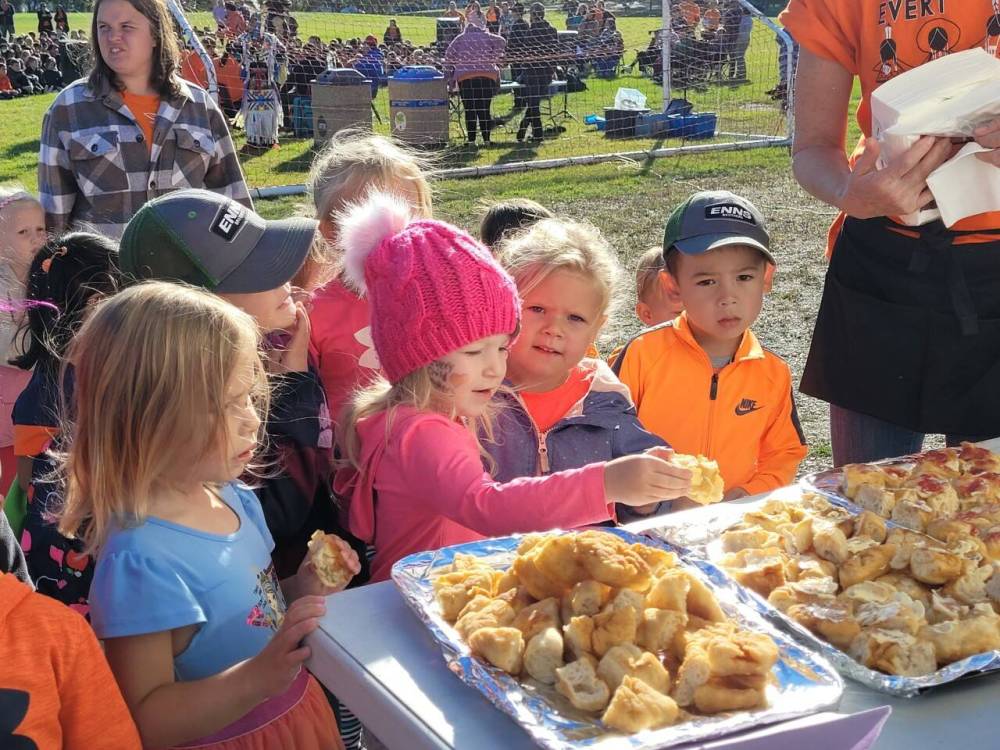 Children who attend Seedz 'N Sprouts Early Learning Centre in Neepawa watched powwow dancing and sampled freshly cooked bannock Thursday. (Miranda Leybourne/The Brandon Sun)