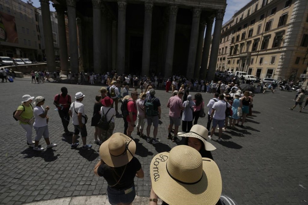 FILE - Tourists queue to visit Rome's Pantheon in Rome, on June 17, 2022. Visitors to Rome’s Pantheon, Italy's most-visited cultural site, will soon be charged a 5-euros entrance fee under an agreement signed Thursday, March 16, 2023 by Italian culture and church officials. (AP Photo/Alessandra Tarantino, File)