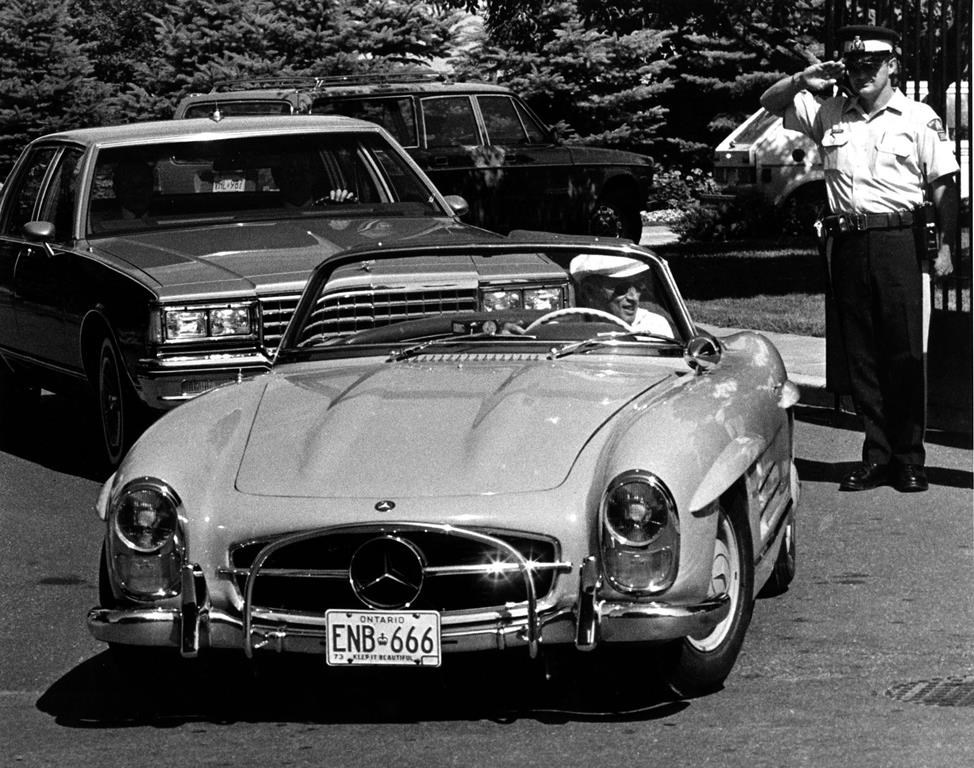 Former Prime Minister Pierre Trudeau gets a final slaute from RCMP guard as he leaves 24 Sussex Dr. June 30, 1984 after resigning as prime minister. Trudeau drove his Mercedes sports car to Harrington Lake for the weekend. With threats against Prime Minister Justin Trudeau spiking in recent years, newly released historical records reveal the security concerns the RCMP had when his father was getting ready to leave office. THE CANADIAN PRESS/Andrew Vaughan