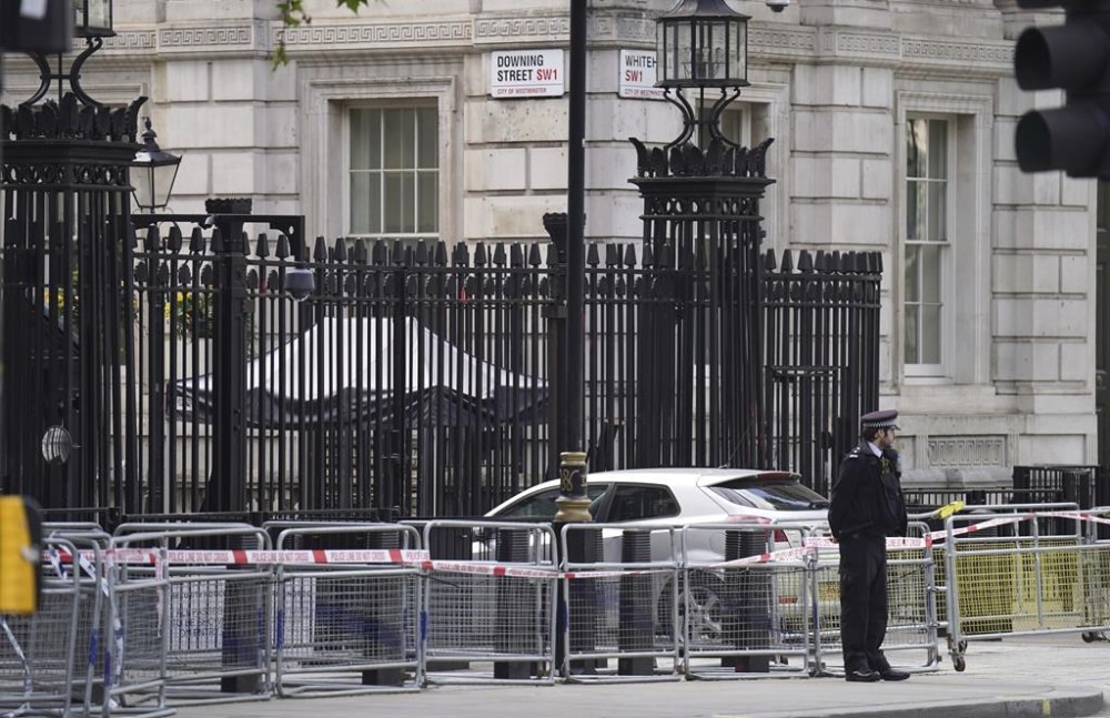 Man arrested after car collides with gates of Downing Street; police ...