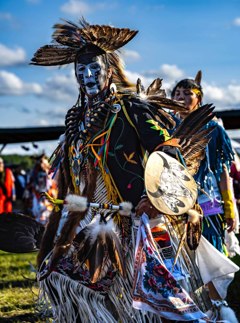 Mashikaydun, also known as Aaron McKay, attends powwows and other cultural events throughout Manitoba, capturing images of Indigenous culture for his photography company Giiwe Media. (Aaron McKay/Giiwe Media)