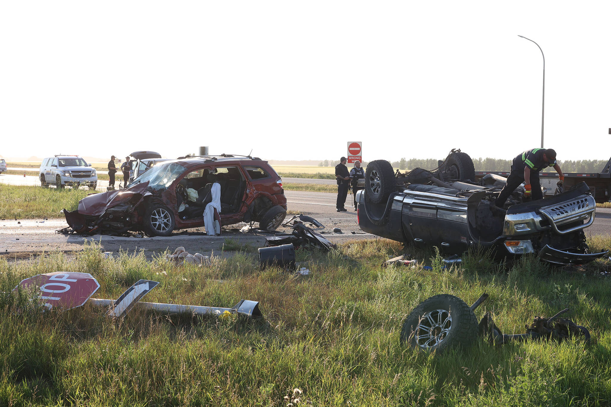 Crash sends three to hospital – Brandon Sun