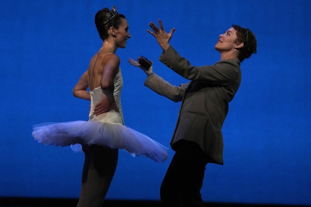 The American Ballet Theater's artistic director Susan Jaffe, right, gestures to ballerina Devon Teuscher during rehearsals before opening night at the Shanghai Grand Theater in Shanghai, Thursday, Nov. 2, 2023. The American national ballet company is returning to China for the first time in a decade for shows in Shanghai and Beijing in the latest sign strained relations between the United States and China are beginning to thaw. (AP Photo/Ng Han Guan)