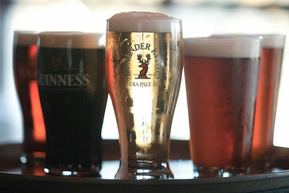 Ruth Bonneville/Winnipeg Free Press Files
The amount of suds sold in Manitoba dropped by 6.4 per cent in the past fiscal year, continuing a decade-long downward trend in beer consumption according to Manitoba Liquor & Lotteries Corp. annual report.