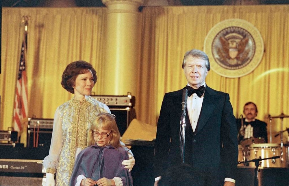 FILE - President Jimmy Carter, right; his wife Rosalynn Carter, left; and their daughter Amy, center, during a reception for the Democratic National Committee at the White House in Washington, Jan. 21, 1977. Former first lady Rosalynn Carter, the closest adviser to Jimmy Carter during his one term as U.S. president and their four decades thereafter as global humanitarians, has died at the age of 96. (AP Photo/Peter Bregg, File)