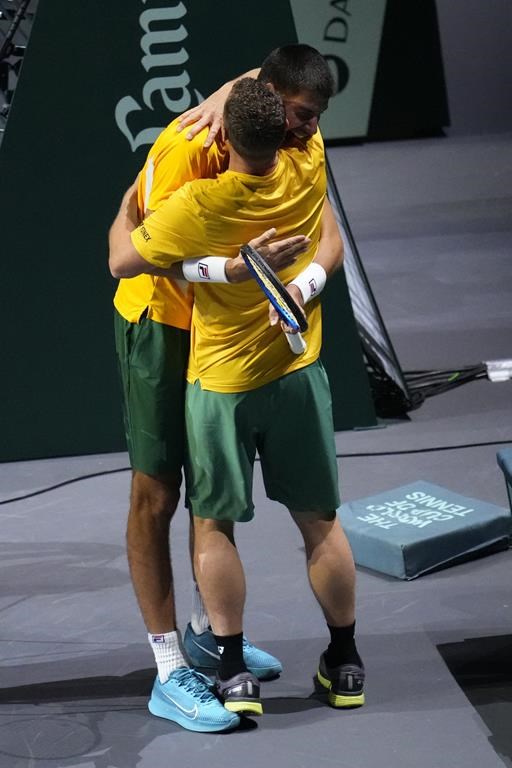 Australia's Alexei Popyrin celebrates with a teammate after beating Finland's Otto Virtanen in a Davis Cup semi-final tennis match between Finland and Australia in Malaga, Spain, Friday, Nov. 24, 2023. (AP Photo/Manu Fernandez)