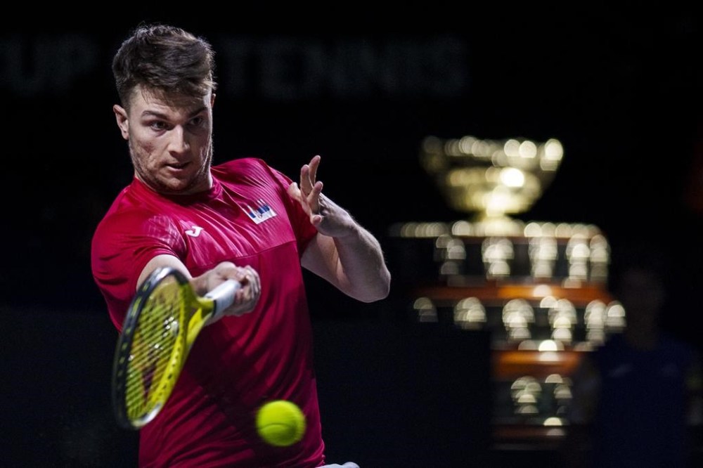 Serbia's Miomir Kecmanovic returns the ball against Italy's Lorenzo Musetti during a Davis Cup semi-final tennis match between Italy and Serbia in Malaga, Spain, Saturday, Nov. 25, 2023. (AP Photo/Manu Fernandez)