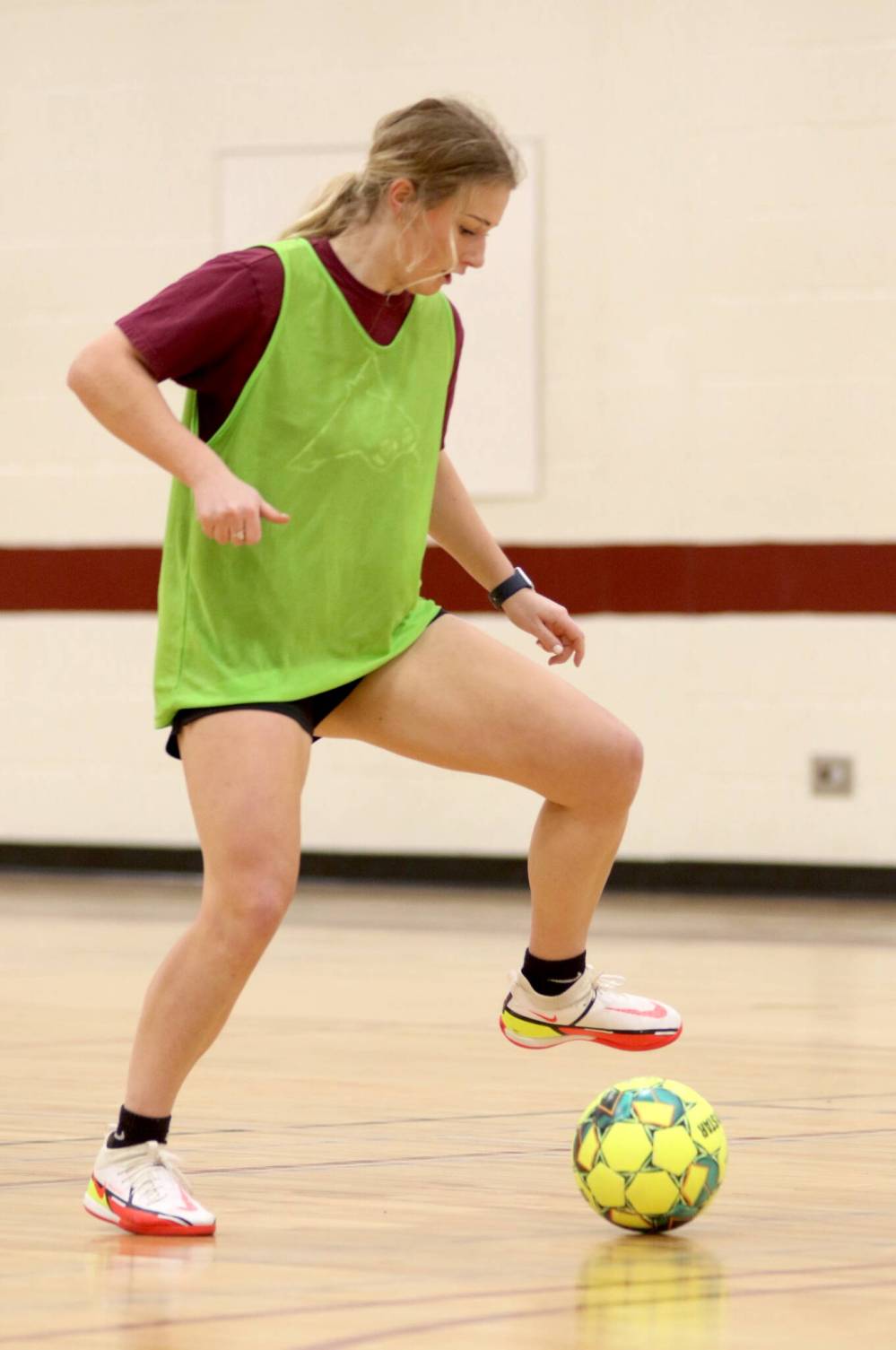 Kiana Gunnarson dribbles during ACC women’s futsal practice on Wednesday. (Thomas Friesen/The Brandon Sun)