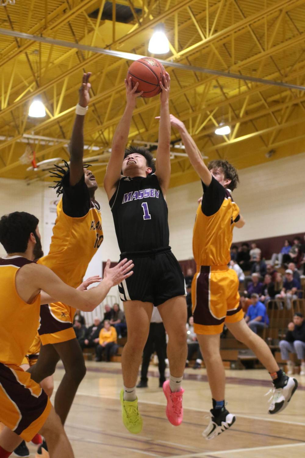Vincent Massey’s Christian Santin drives past Noah Mulaw and Joshua Giesbrecht of the Crocus Plainsmen during Brandon High School Basketball League varsity boys’ action at Crocus on Wednesday. (Photos by Thomas Friesen/The Brandon Sun)
