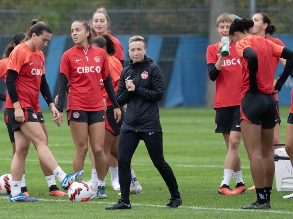 Canada’s national women’s soccer head coach Bev Priestman, centre, runs the team’s practice Thursday, October 26, 2023 in Montreal. Priestman has signed a new contract that runs through the 2027 FIFA Women's World Cup.THE CANADIAN PRESS/Ryan Remiorz