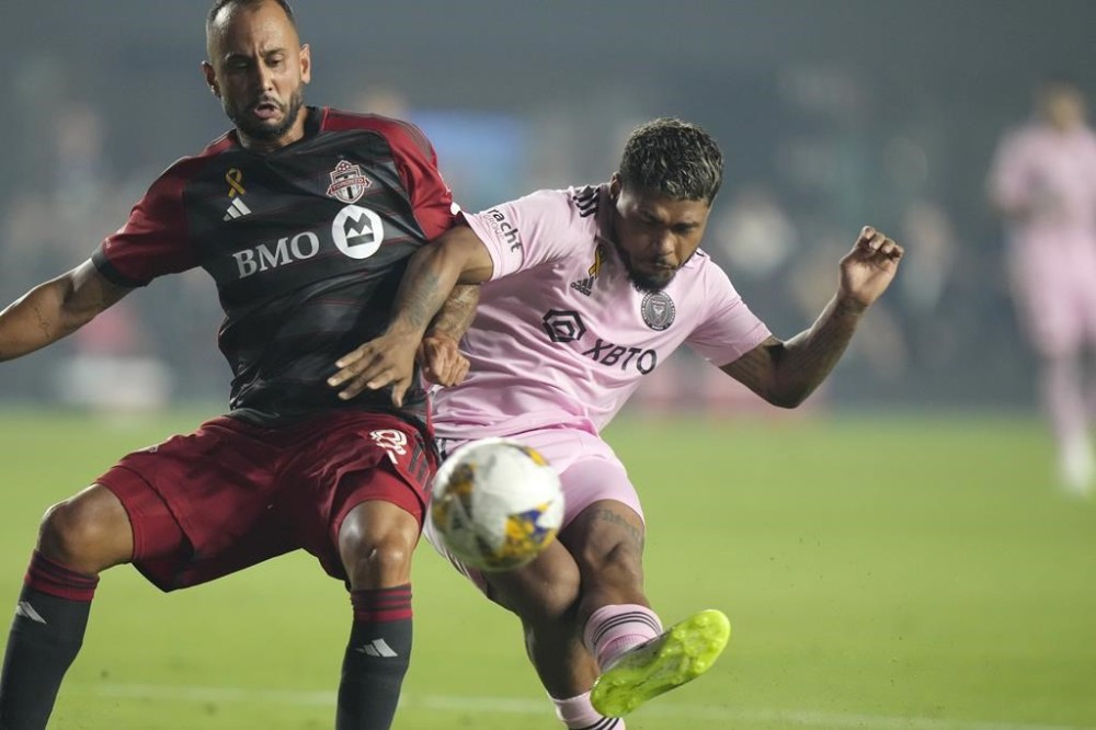Inter Miami forward Josef Martinez, right, passes past Toronto FC midfielder Victor Vazquez during the first half of an MLS soccer match, Wednesday, Sept. 20, 2023, in Fort Lauderdale, Fla. CF Montréal's offensive rebuild continues with the addition of Venezuelan striker Josef Martinez. THE CANADIAN PRESS/AP-Wilfredo Lee