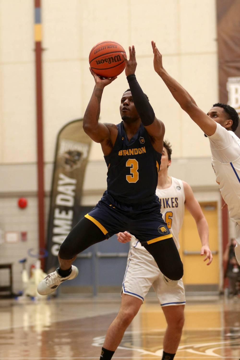 Khari Ojeda-Harvey scored a team-high 29 points for the Brandon University Bobcats against the Victoria Vikes in their Canada West men's basketball quarterfinal in Winnipeg on Thursday. (Thomas Friesen/The Brandon Sun)