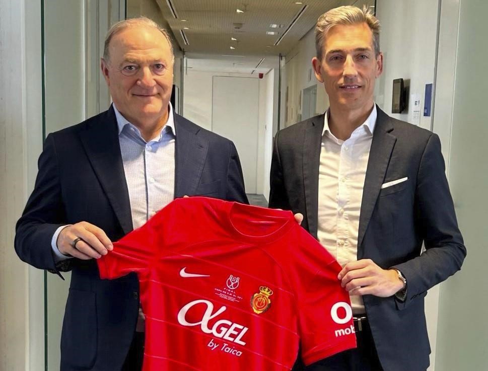 Mallorca club president and majority owner Andy Kohlberg, left, and club's business CEO and Alfonso Díaz pose for a photo during an interview for The Associated Press in Madrid Monday, April 1, 2024. Ask Andy Kohlberg, one of the American owners of Spanish club Mallorca along with NBA greats Steve Kerr and Steve Nash, if he recommends the soccer club-ownership experience that he is having in Europe, and he'll give you a straight answer.