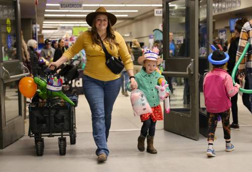 Michelle Jackson pulls a wagon with her three-year-old son and holds her five-year-old daughter Blake’s hand at the Royal Manitoba Winter Fair on Monday. (Michele McDougall/The Brandon Sun)