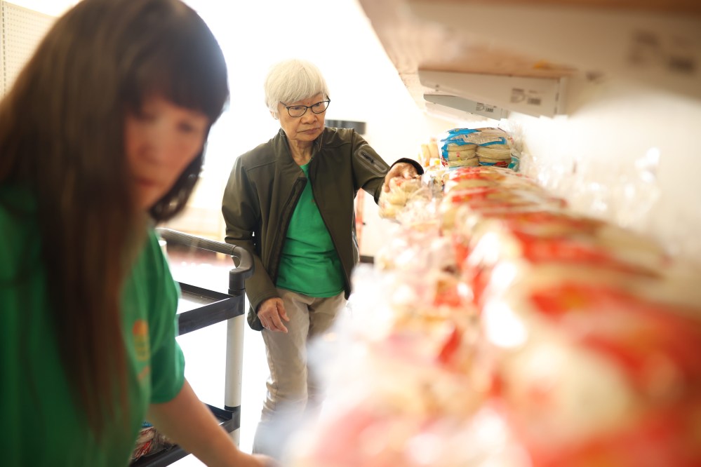 Consuelo Yaun (right) and Kathy Bruederlin stock shelves at the Brandon Food Rescue store in the Town Centre on Friday. (Tim Smith/The Brandon Sun)