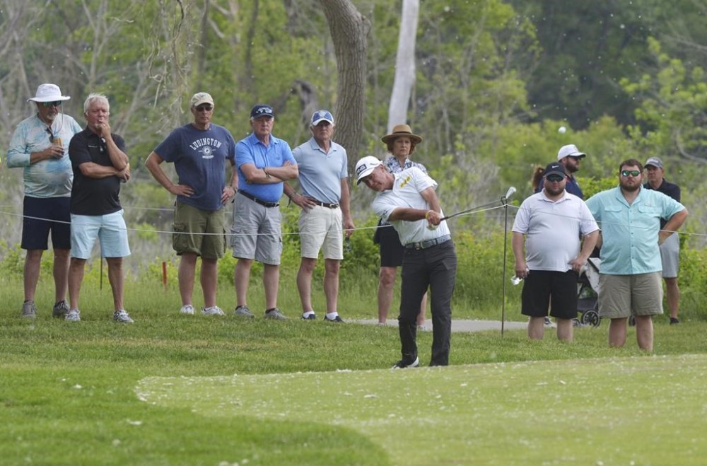 Bland posts 66 and leads Senior PGA in his senior major debut Brandon Sun