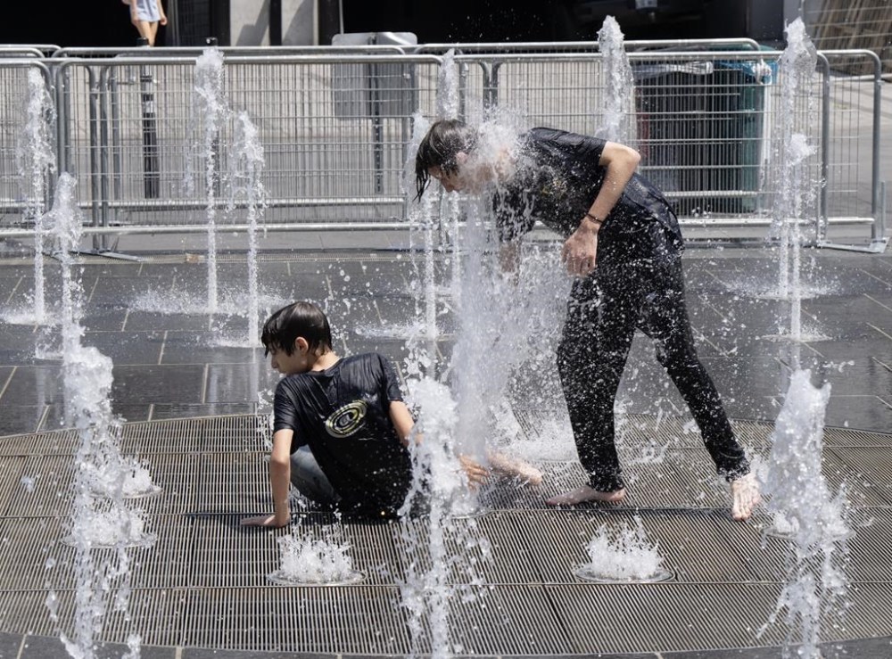 People try to beat the 30 C heat in Montreal, Tuesday, June 18, 2024. The heat wave over Eastern Canada last week brought stifling conditions. It put pressure on the electricity grid. It broke temperature records. THE CANADIAN PRESS/Ryan Remiorz