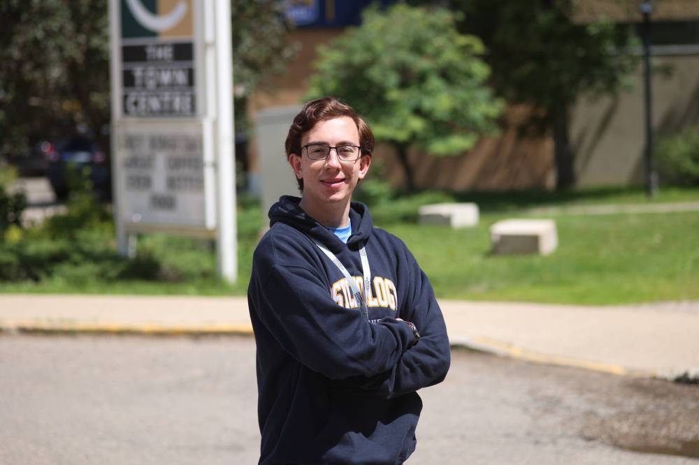 Lucas de Vries studies psychology at BU and works for Prairie Mountain Health as a mental health proctor.