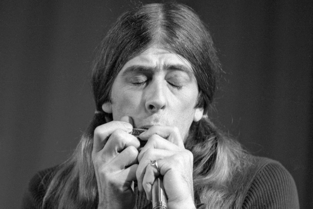 FILE - British Blues pioneer John Mayall performs with this band the Bluesbreakers at the Deutsche Museum in Munich, West Germany, on Jan. 21, 1970. Mayall, the British blues musician whose influential band the Bluesbreakers was a training ground for Eric Clapton, Mick Fleetwood and many other superstars, died Monday, July 22, 2024, at his home in California. He was 90. (AP Photo/Claus Hampel, File)