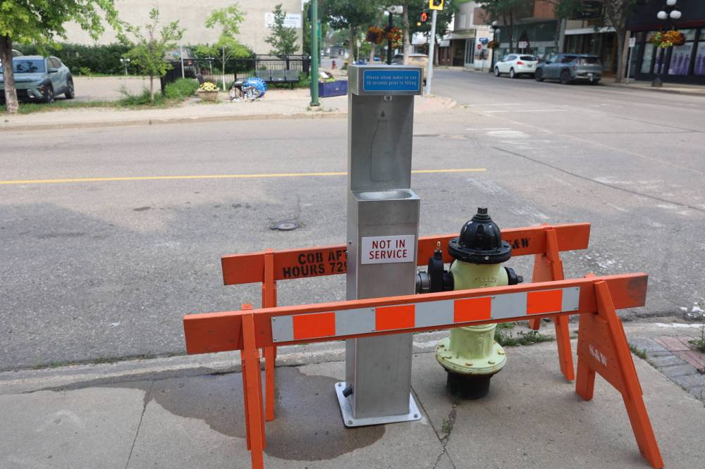 The City of Brandon hydration station at the corner of Seventh Street and Rosser Avenue. (Abiola Odutola/The Brandon Sun)