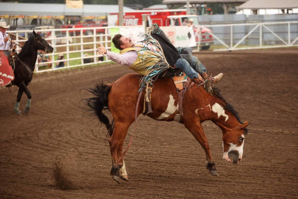 Colton Allen Roping THRESHERMEN REUNITE – Brandon Sun