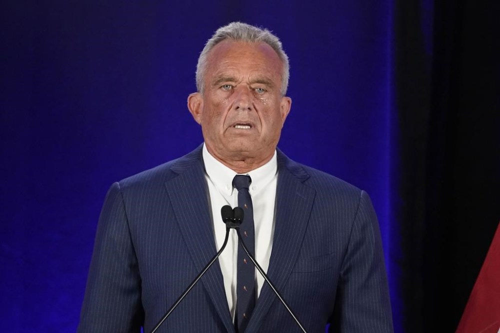 Independent presidential candidate Robert F. Kennedy Jr. announces he is suspending his presidential campaign at a news conference Friday, Aug 23, 2024, in Phoenix. (AP Photo/Darryl Webb)