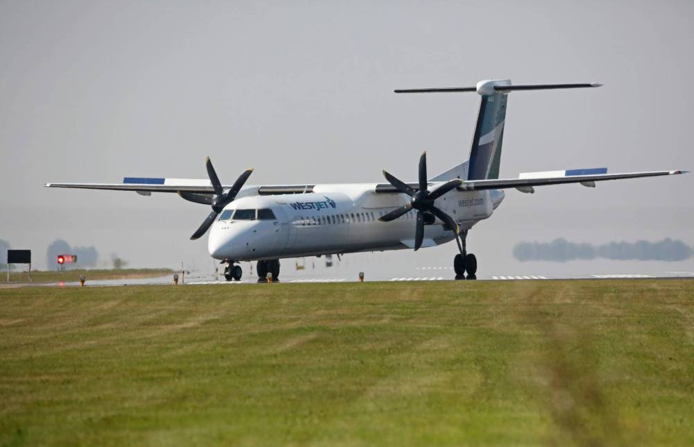 A WestJet plane turns on the tarmac at Brandon Municipal Airport on Wednesday afternoon in preparation for takeoff. The company confirmed that its Monday flight from Calgary experienced an aborted landing, but said at no point was the safety of passengers and crew at risk. (Matt Goerzen/The Brandon Sun)