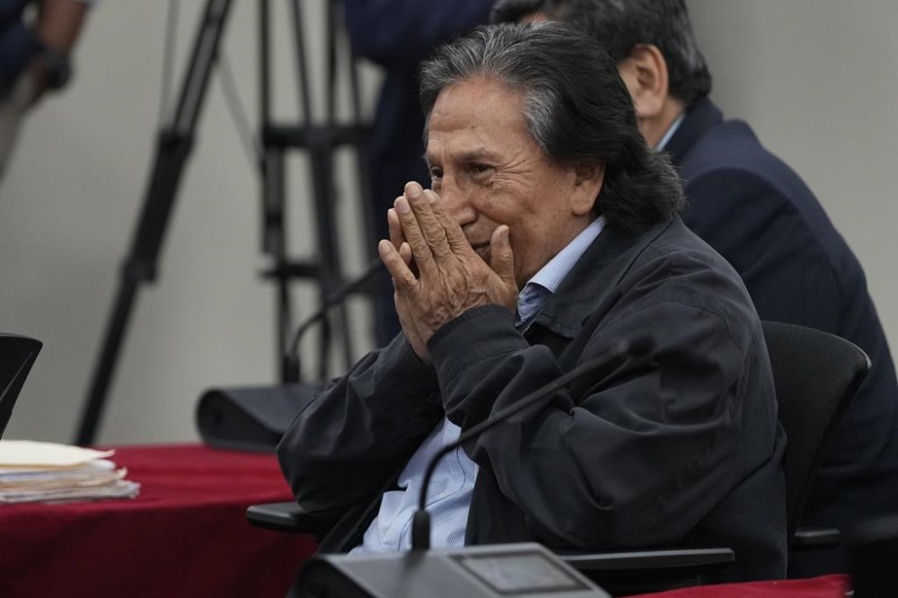 Peruvian former President Alejandro Toledo attends a court session where the judge will rule in his corruption case in Lima, Peru, Monday, Oct. 21, 2024. (AP Photo/Guadalupe Pardo)