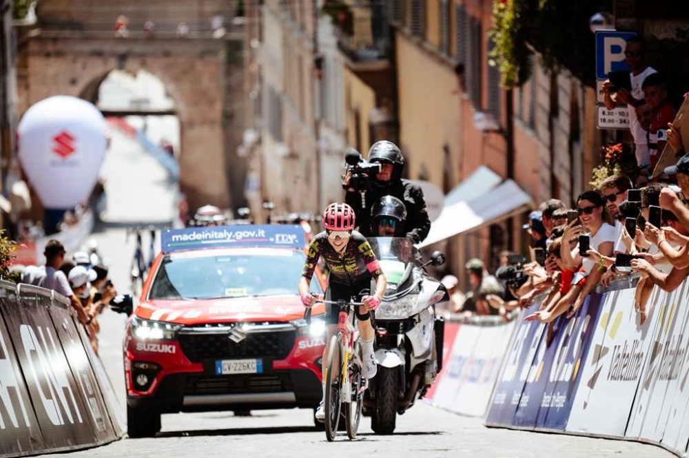 Canadian rider Clara Emond rides to the finish line en route to victory in Stage 4 of the Giro d’Italia Women race in Urbino, Italy, on July 10, 2024. THE CANADIAN PRESS/HO - EF-Oatly-Cannondale team, Anouk Flesch *MANDATORY CREDIT*