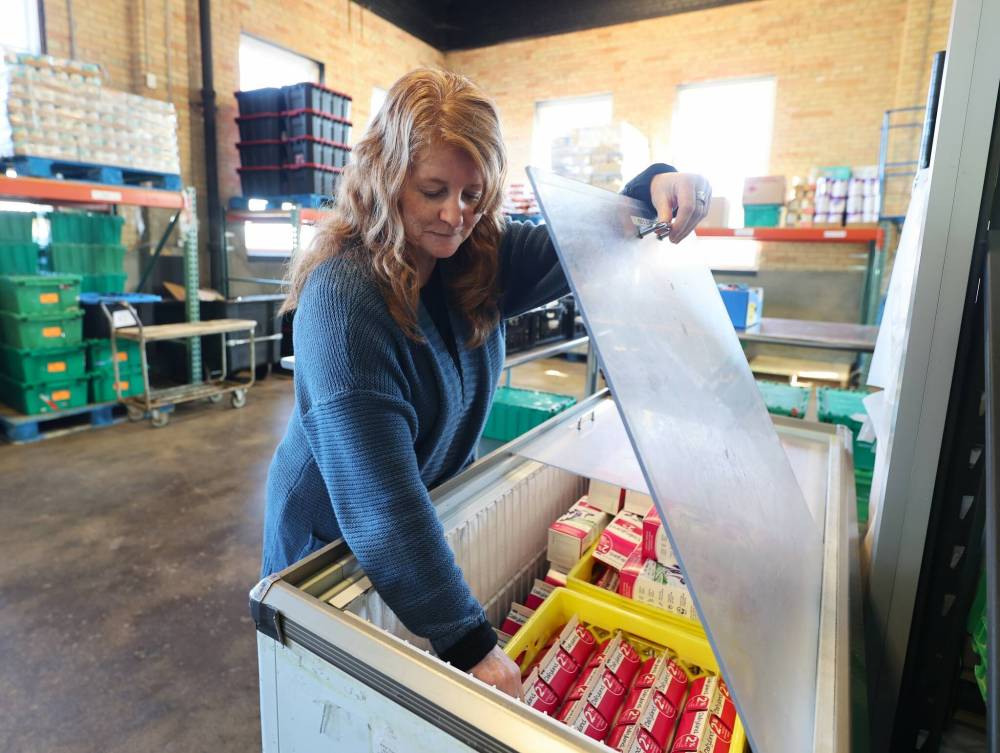 Heather Symbalisty checks the inventory on the milk cooler at Samaritan House Ministries in downtown Brandon. Let’s work together, as Brandonites, to ensure that no citizen — no child — goes hungry this Christmas. There are many ways to support the organizations that are working to end food insecurity in Brandon. We encourage you to support that worthy cause, Brandon Sun columnist Deveryn Ross writes. (File)