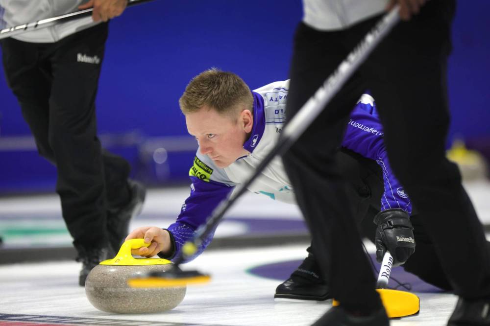 Skip Braden Calvert of Carberry during action at last year’s Viterra Championship in Stonewall. (Ruth Bonneville/The Winnipeg Free Press)