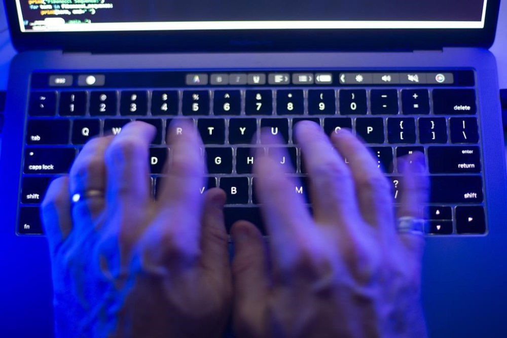 The education department's failure to include computer science in the new curriculum Framework for Learning is a disservice to Manitoba students, writes Karen Latimer. (File)