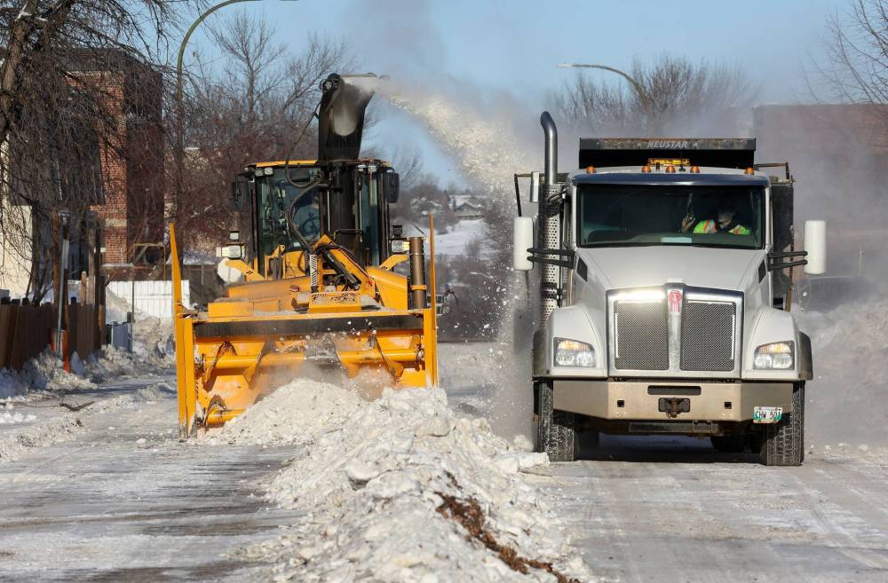 City of Brandon snow clearing crews are seen on 12th Street between Princess Avenue and Lorne Avenue in Brandon earlier this month. (Tim Smith/The Brandon Sun)