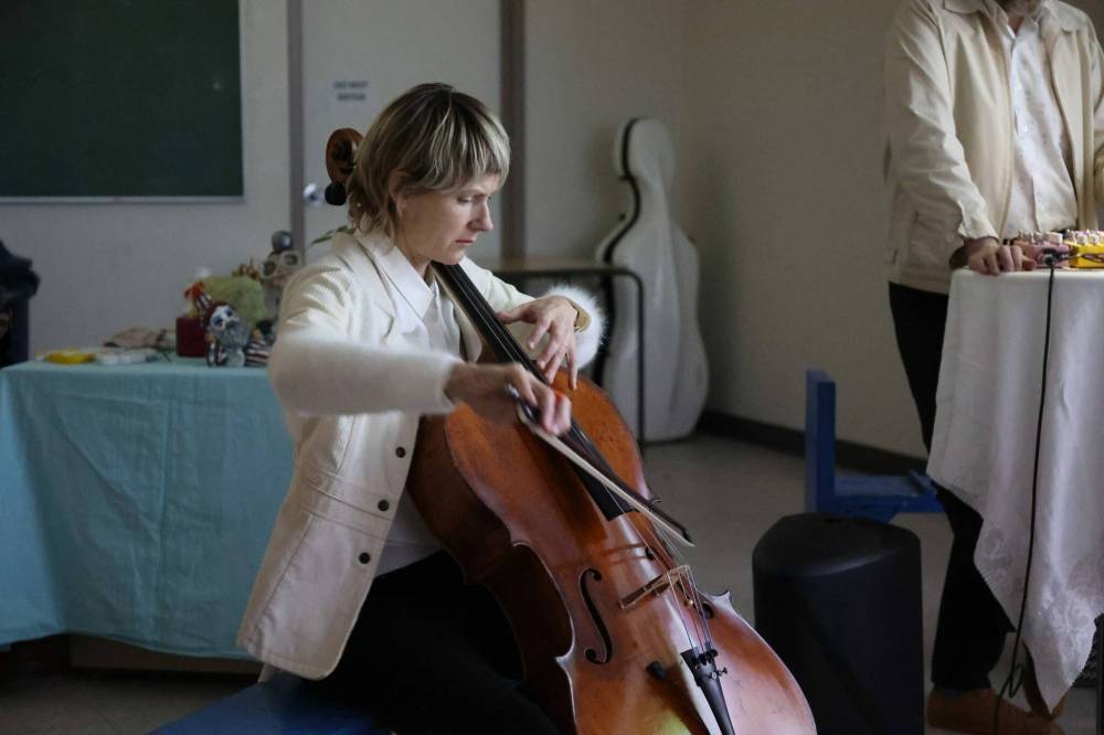 Wheat City Nuit Blanche co-producer Leanne Zacharias performs Aurora Scores during the 2025 Wheat City Nuit Blanche Saturday evening at the Art Gallery of Southwestern Manitoba. (Photos by Abiola Odutyola/The Brandon Sun)