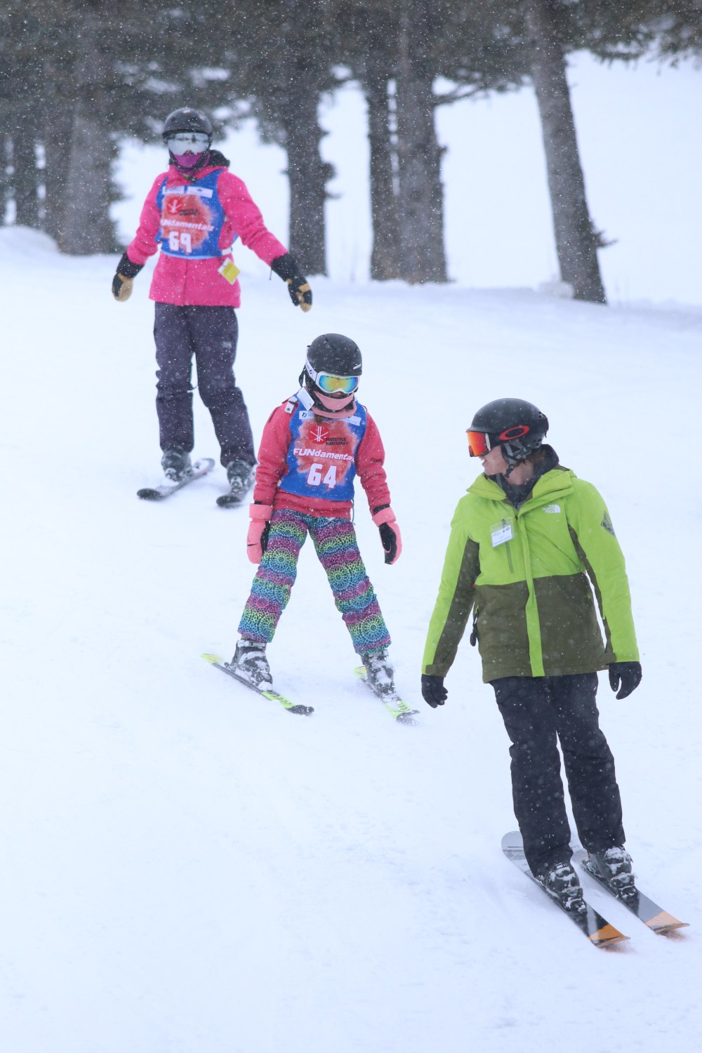 Instructor Logan Unger leads frestyle ski students Elayne Schroeder and Alexia Ladoceur through a warm-up run at Holiday Mountain ski resort. (Matt Packwood/The Brandon Sun)