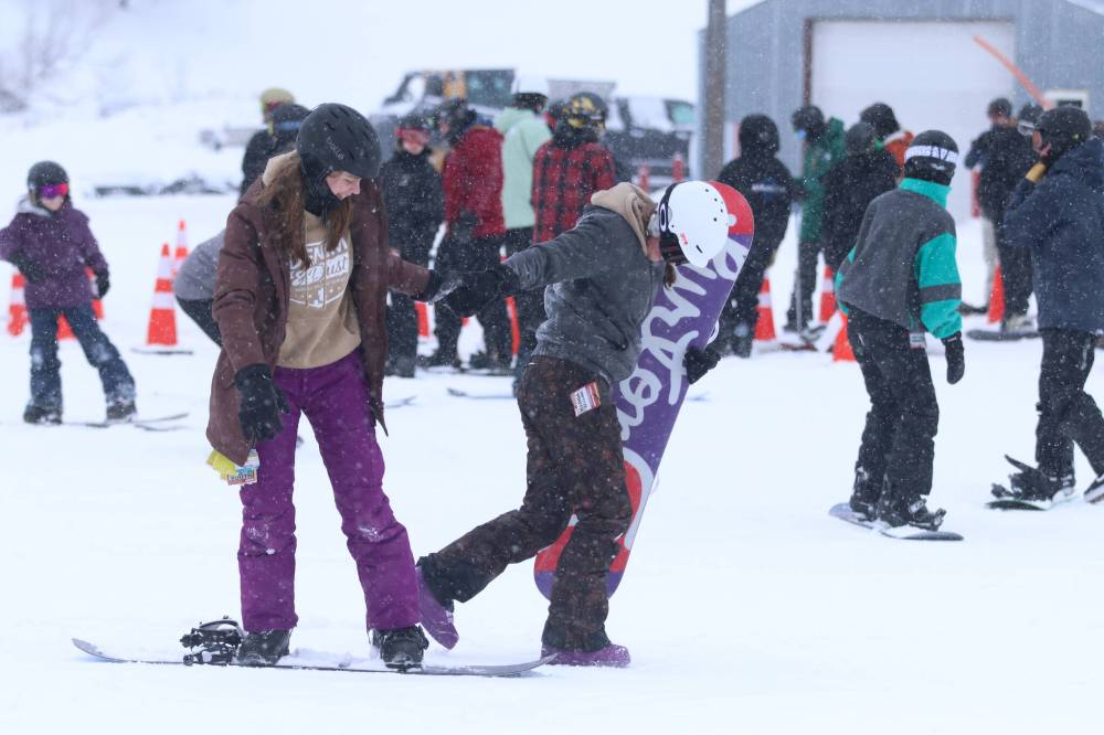 Friends pull towards the chairlift line at Holiday Mountain, much like how provincial sport organizations and local hills are pulling each other into the next generation of the sport. (Matt Packwood/The Brandon Sun)