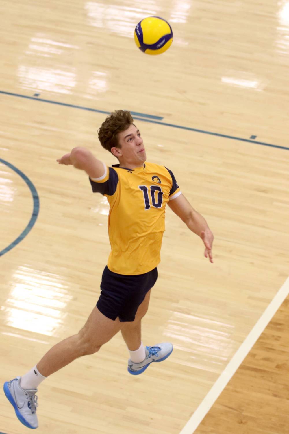 Rookie middle blocker Matthew Siebenga posted three kills and the match-sealing block as the Brandon University Bobcats beat the Fraser Valley Cascades in four sets in Canada West men's volleyball action at the Healthy Living Centre on Saturday. (Thomas Friesen/The Brandon Sun)
