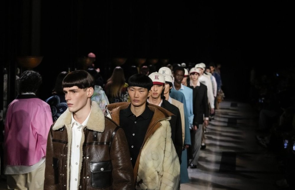 Models wear creations for the men's Kenzo Fall-Winter 2025-2026 collection, in Paris, Friday, Jan. 24, 2025. (AP Photo/Michel Euler)