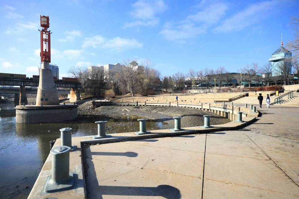People enjoy a stroll beside the Assiniboine River near the Forks in November of 2024. The federal government is calling for a claim to The Forks by the Dakota Tipi First Nation to be tossed out of court. (Ruth Bonneville/Winnipeg Free Press)