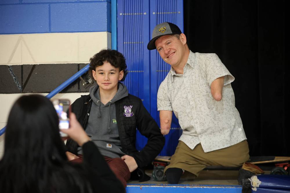 Souris School Grade 9 student Kai Henry-Will has a photo taken with Koch after Koch spoke to students at the school on Monday morning. (Tim Smith/The Brandon Sun)