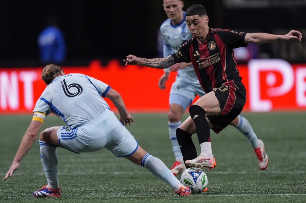 Atlanta United midfielder Miguel Almirón, front right, moves the ball against CF Montreal midfielder Samuel Piette (6) during the first half of an MLS soccer game, Saturday, Feb. 22, 2025, in Atlanta. (AP Photo/Mike Stewart)