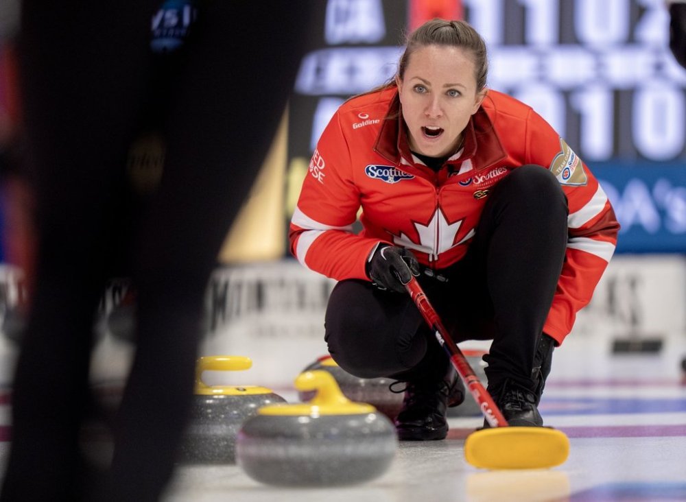 Team Canada skip Rachel Homan calls a sweep during Scotties Tournament of Hearts action against British Columbia in Thunder Bay, Ont., Wednesday, Feb. 19, 2025. THE CANADIAN PRESS/Frank Gunn