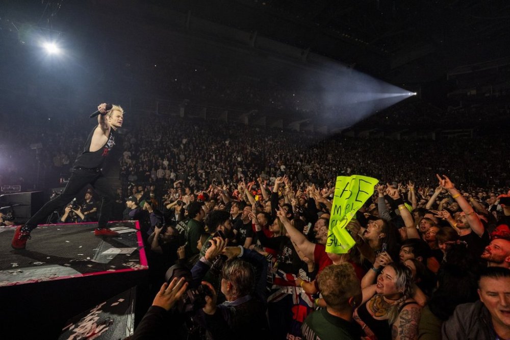 Deryck Whibley of Sum 41 performs at Scotiabank Arena during their final show of the Tour of the Setting Sum in Toronto, on Thursday, Jan. 30, 2025. THE CANADIAN PRESS/Andrew Lahodynskyj