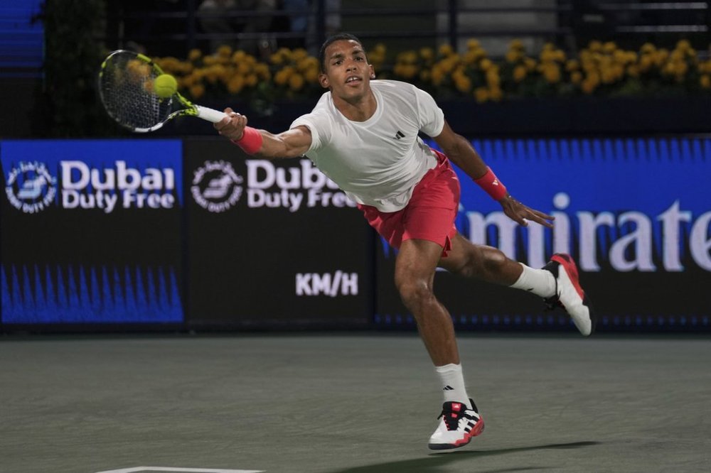 Felix Auger-Aliassime of Canada returns the ball to Stefanos Tsitsipas of Greece during the men's singles final match of Dubai Duty Free Tennis Championship in Dubai, United Arab Emirates, on Saturday, March 1, 2025. (AP Photo/Altaf Qadri)